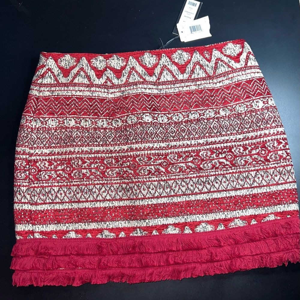 Romeo & Juliet Burgundy Aztec western Print W/ Fringe Details Size Medium NWT